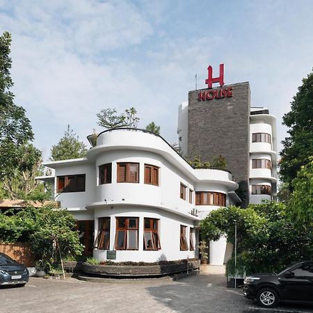 House Sangkuriang Ξενοδοχείο Μπαντούνγκ Εξωτερικό φωτογραφία